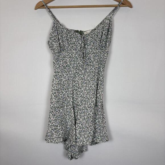 Aeropostale Boho Flippy Ruffle Romper in Green Floral Size: S - Picture 2 of 7